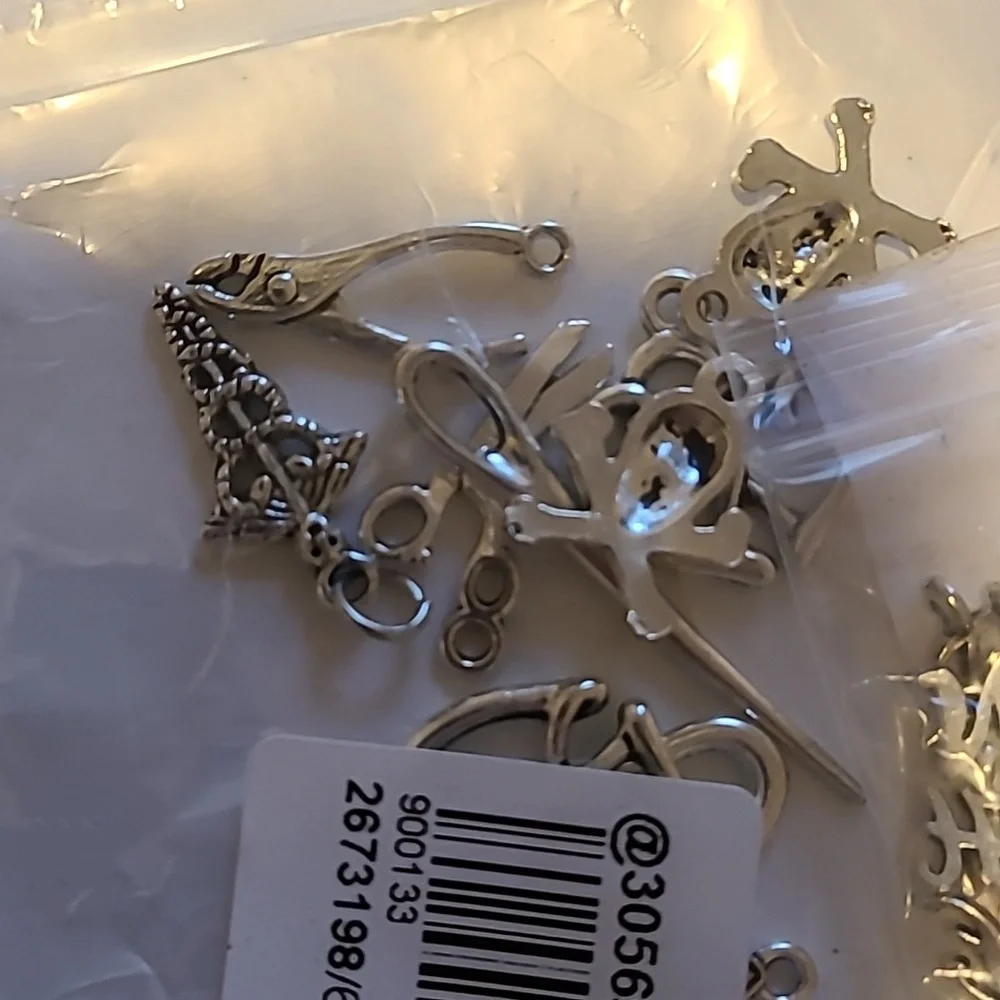 Jewlery and Craft Beads Bundle, Beads, and Necklaces - Picture 10 of 16
